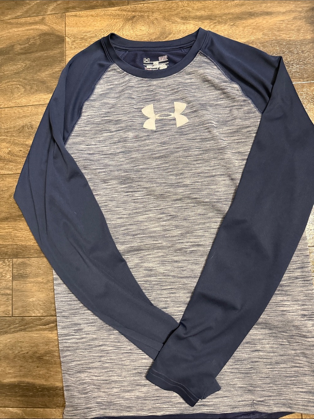 Under Armour Men’s Long Sleeve Raglan Performance Shirt in Navy and Heather Gray
